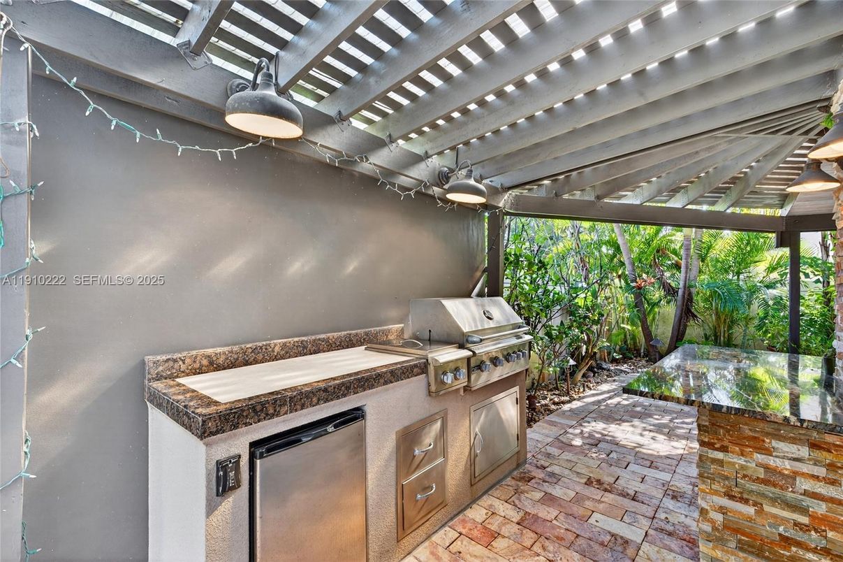 Exterior, Outdoor Kitchen