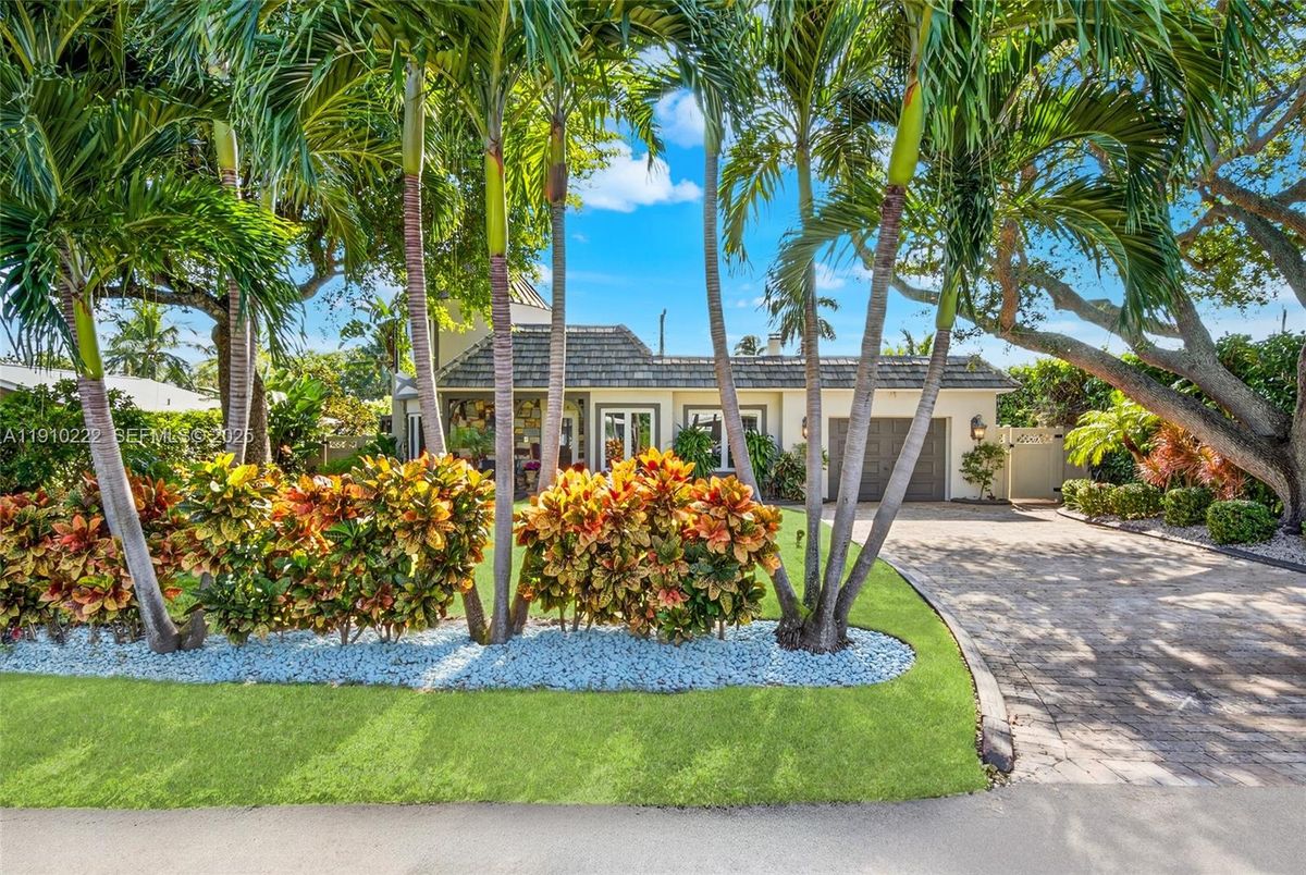 Exterior, Facade, Ranch