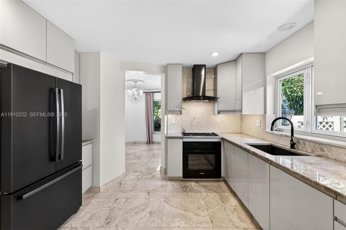 Chandelier, Interior, Kitchen, Marble, Pendant Lights, Recessed Lighting, Stainless Steel Appliances