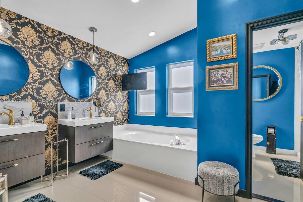 Bathroom, Dual Sink Vanities, Interior, Pendant Lights, Recessed Lighting