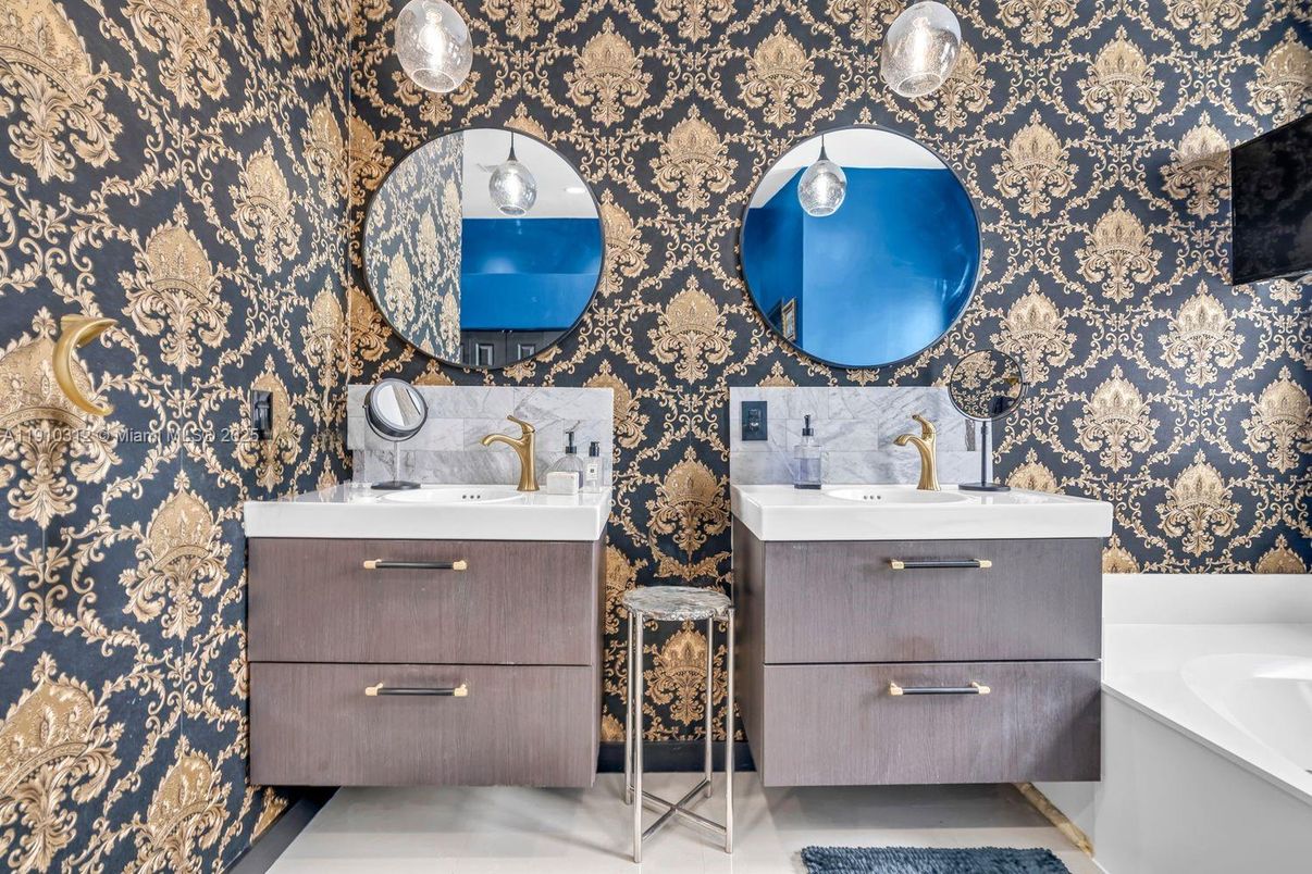 Bathroom, Dual Sink Vanities, Interior, Pendant Lights