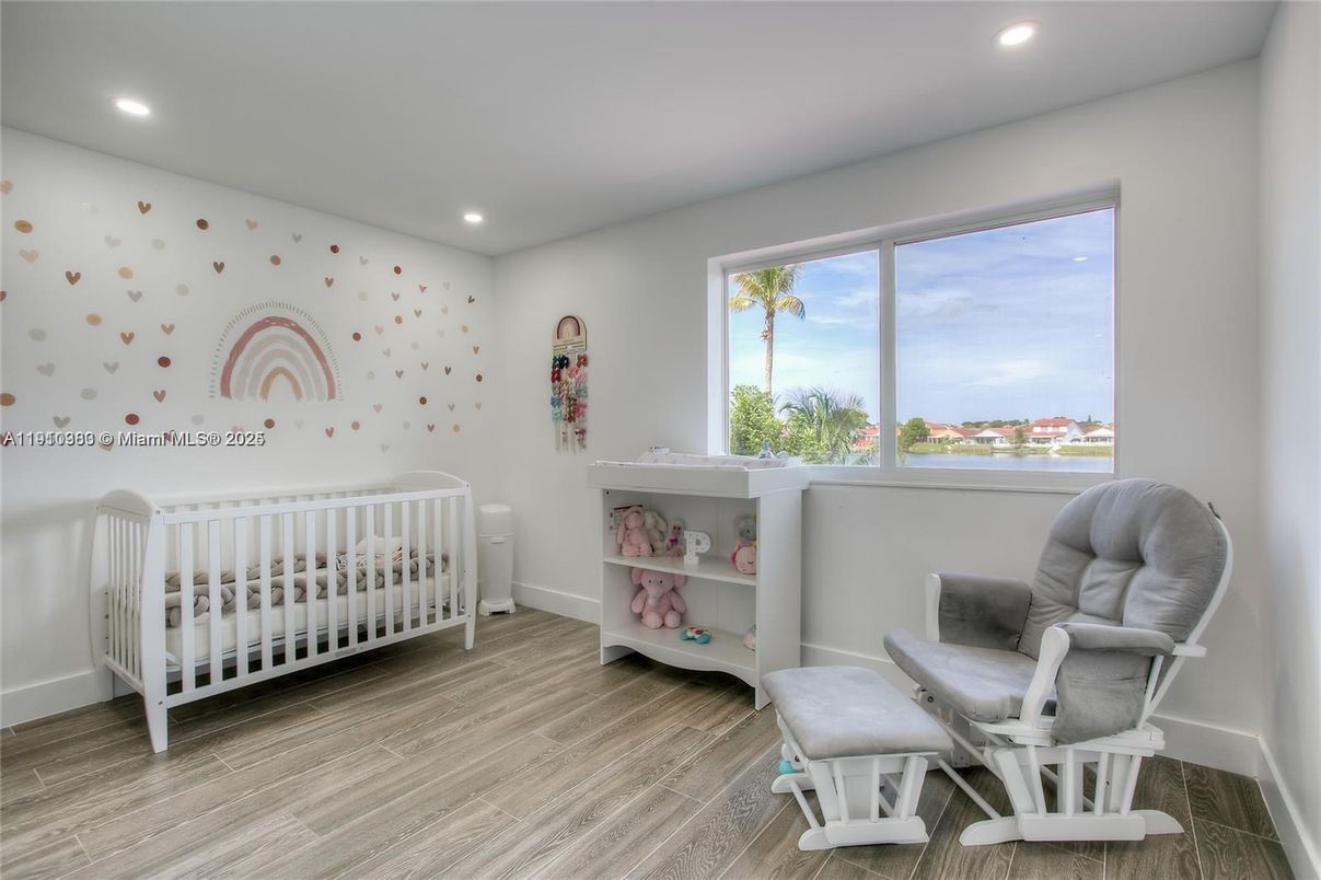 Interior, Recessed Lighting, Wood Texture Flooring