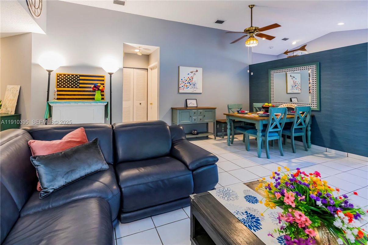 Dining room, Interior, Living room, Recessed Lighting