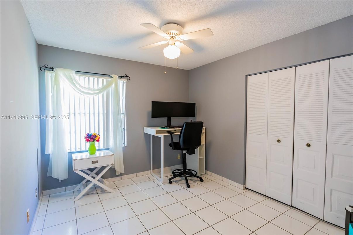 Home Office, Interior