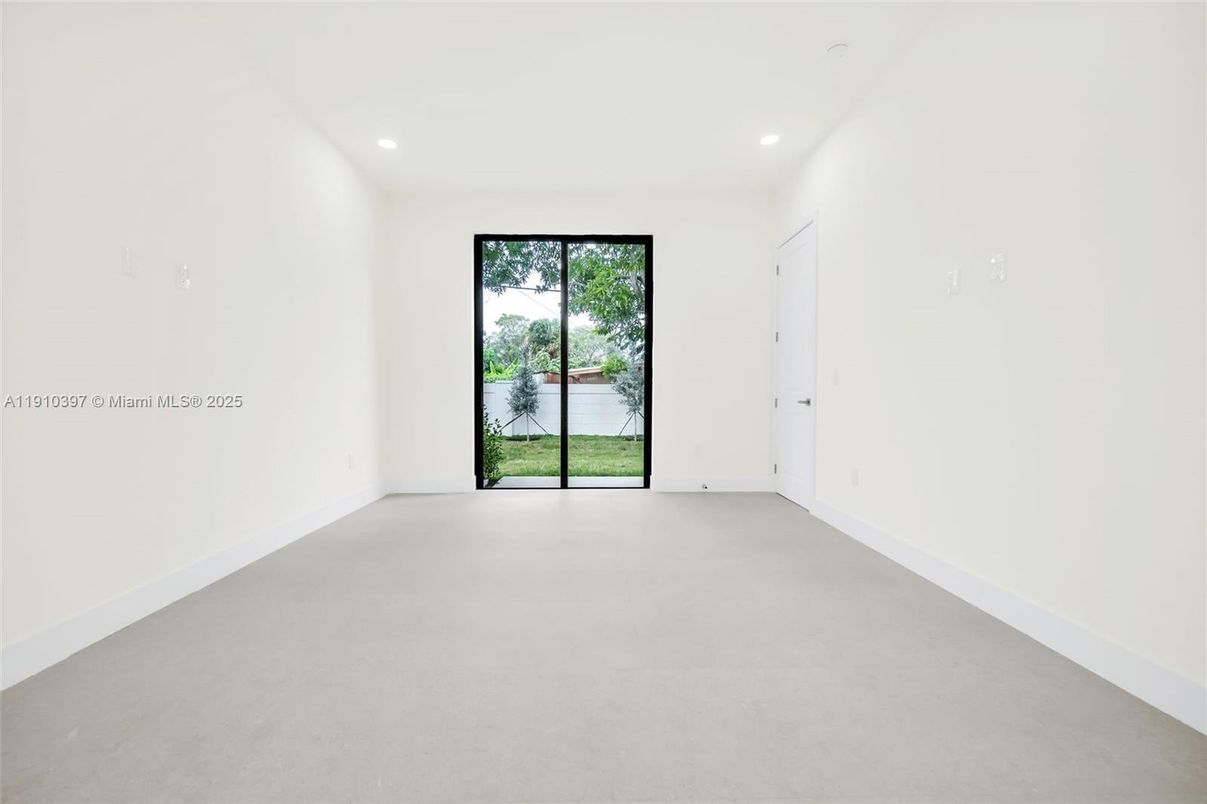 Empty room, Interior, Recessed Lighting