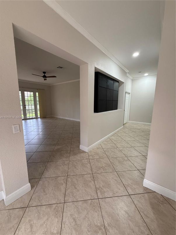 Empty room, Interior, Recessed Lighting