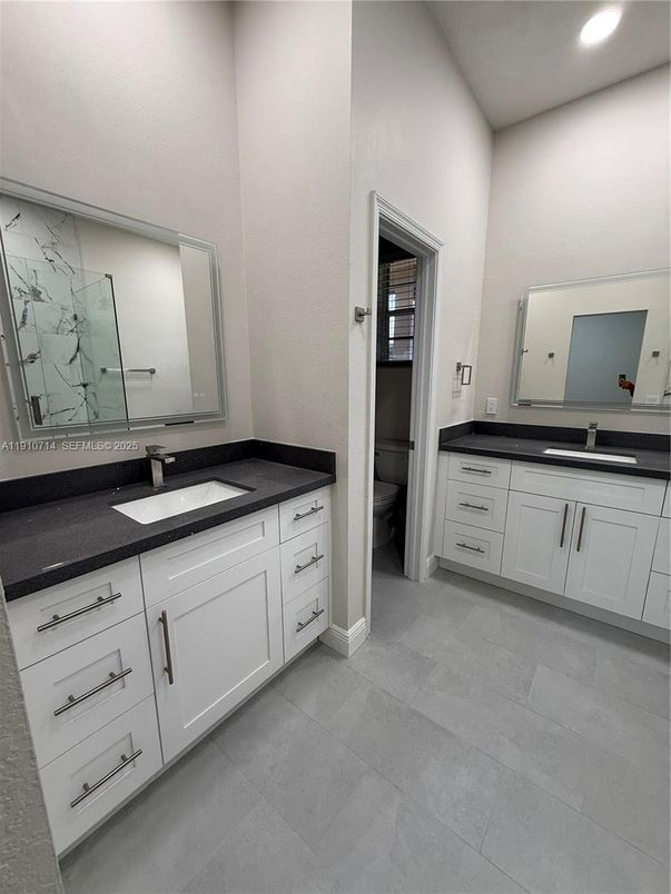 Bathroom, Dual Sink Vanities, Interior, Recessed Lighting
