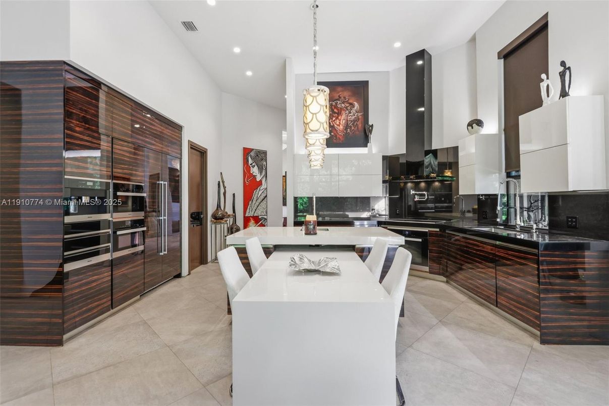 Dining room, Interior, Kitchen, Pendant Lights, Recessed Lighting, Stainless Steel Appliances