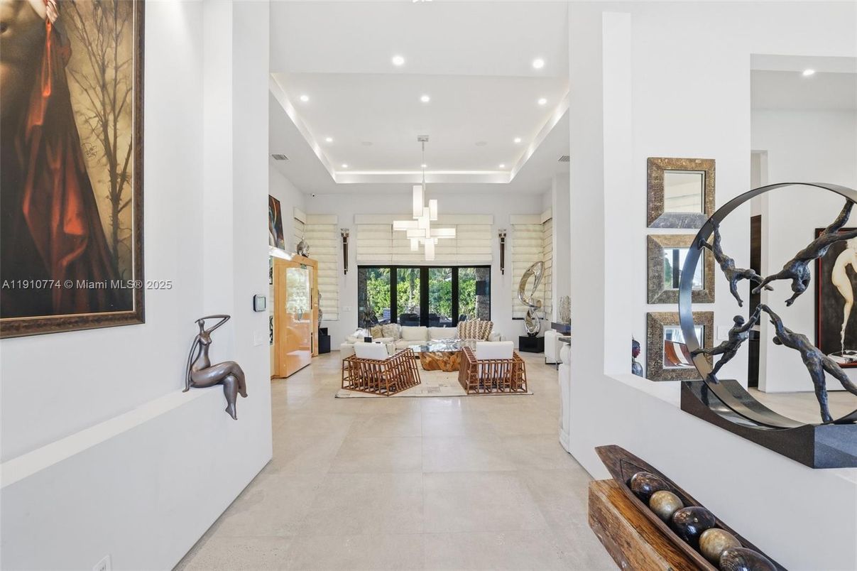 Interior, Living room, Pendant Lights, Recessed Lighting