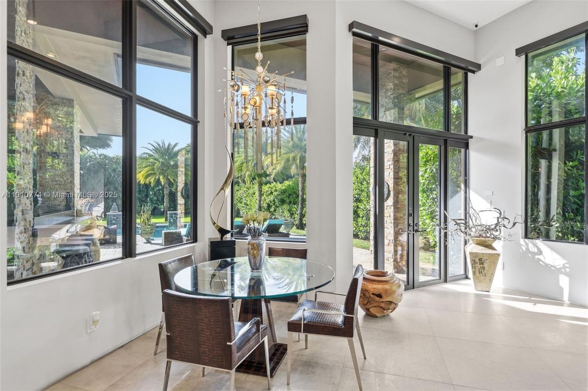 Dining room, Interior