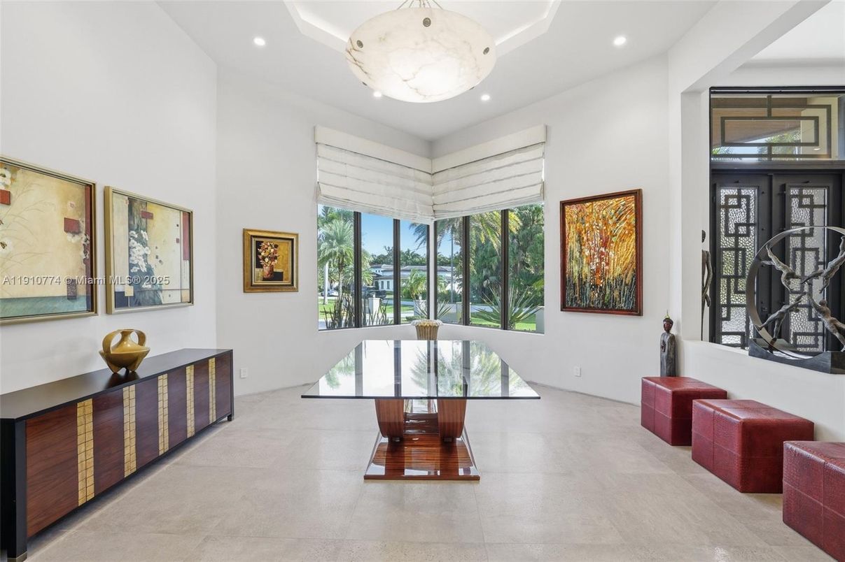 Dining room, Interior, Pendant Lights, Recessed Lighting