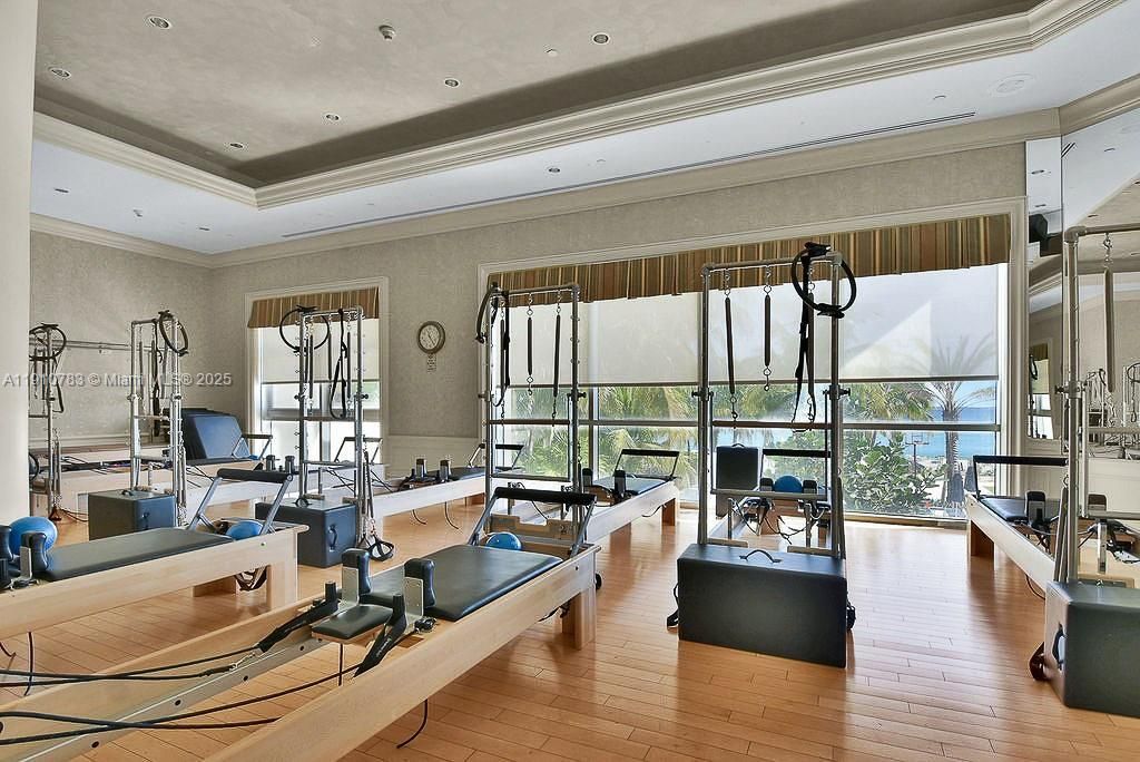 Fitness Equipment, Interior, Recessed Lighting, Wood Texture Flooring