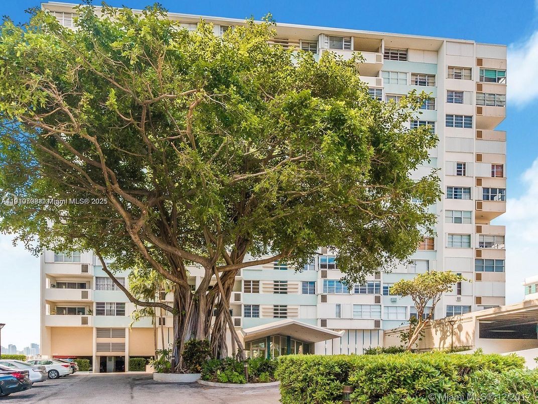 Exterior, Facade, Condo Building