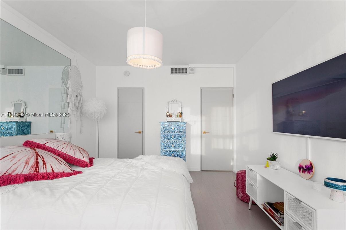 Bedroom, Interior, Pendant Lights, Wood Texture Flooring
