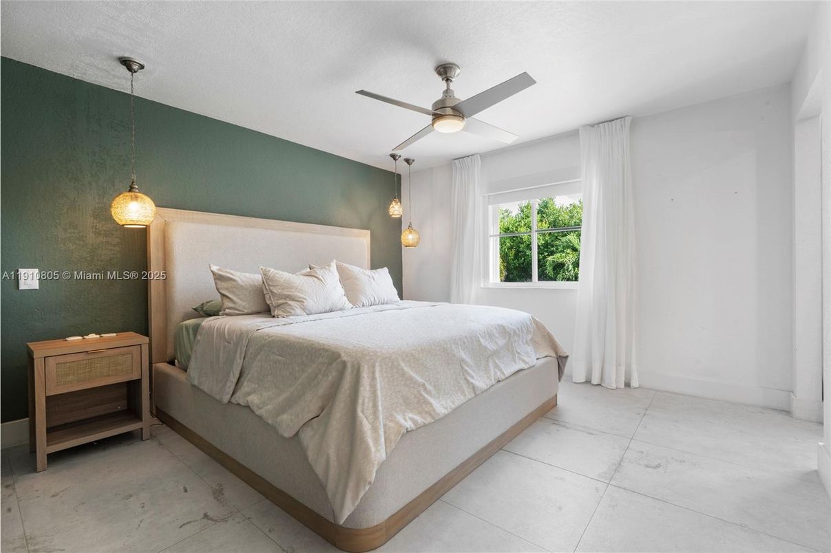 Bedroom, Interior, Pendant Lights