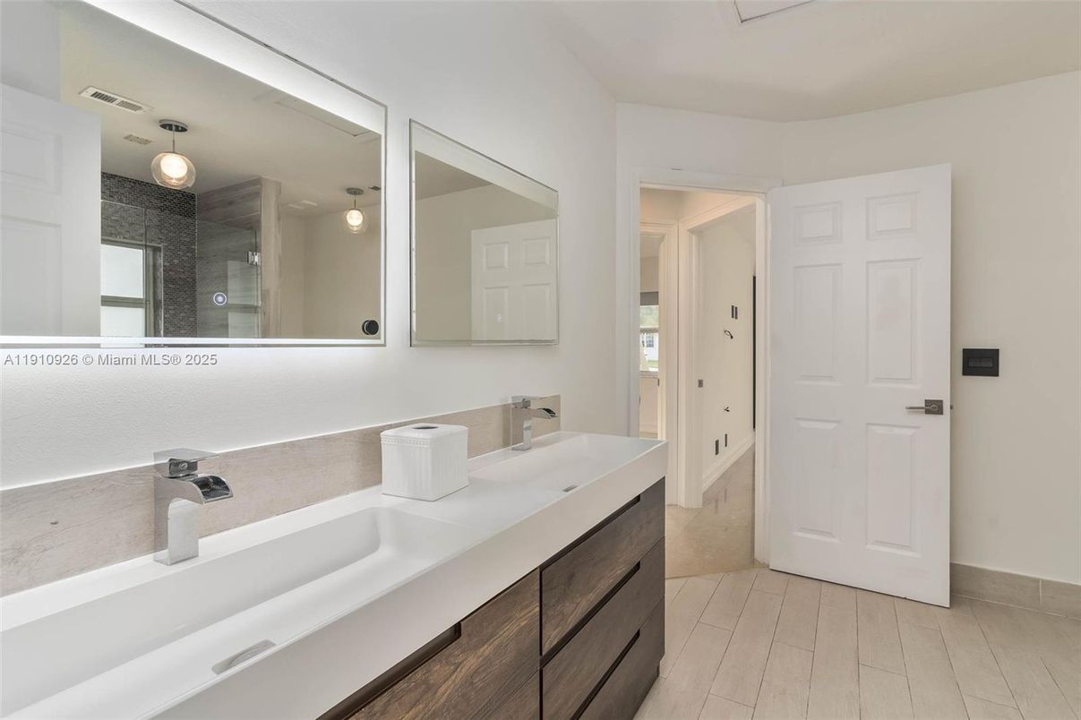 Bathroom, Dual Sink Vanities, Interior, Wood Texture Flooring