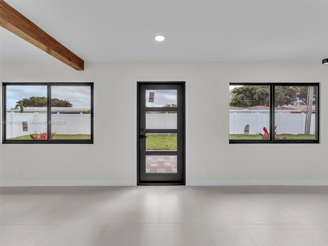 Empty room, Interior, Recessed Lighting, Wooden Beams