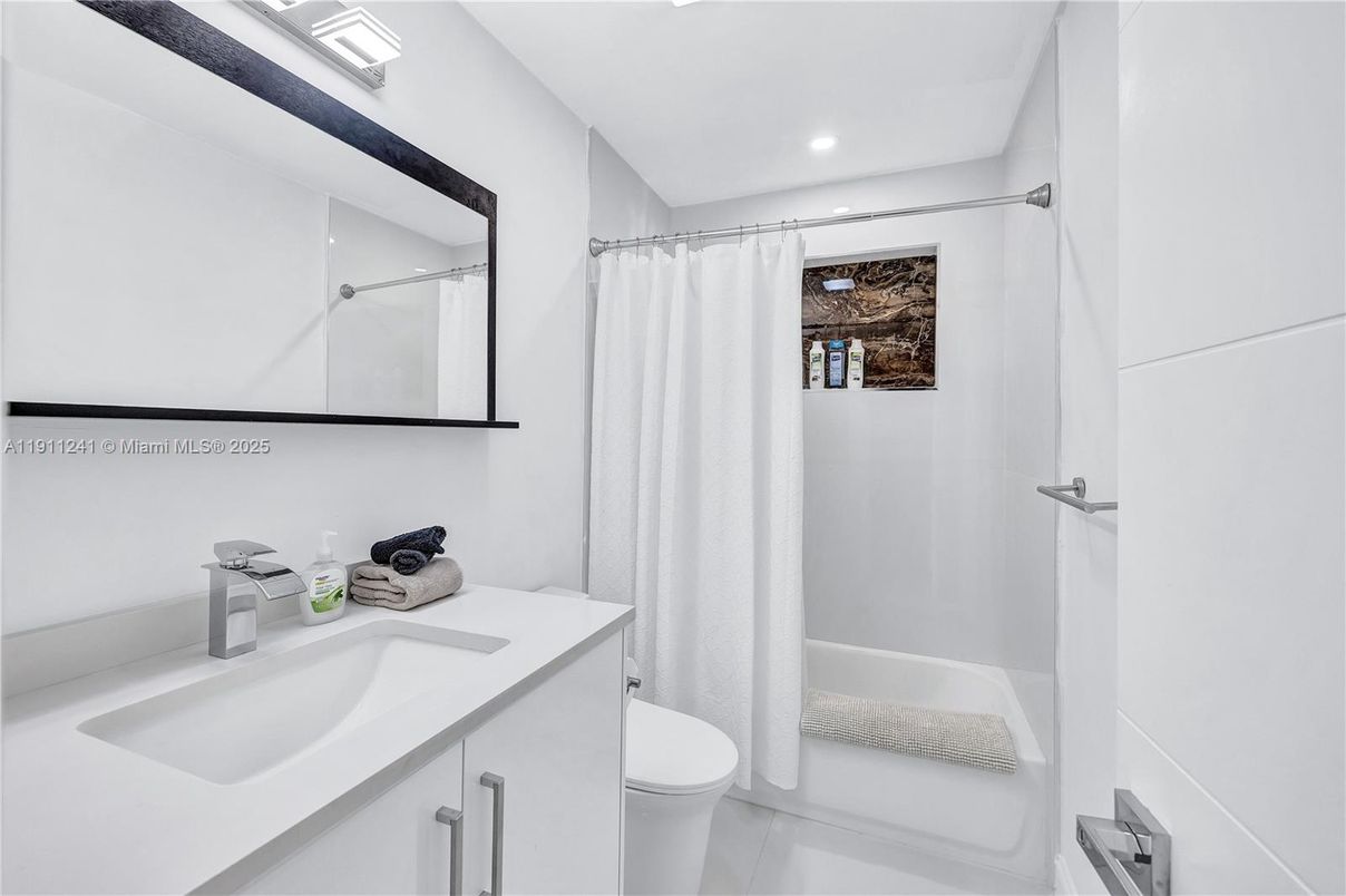 Bathroom, Interior, Recessed Lighting