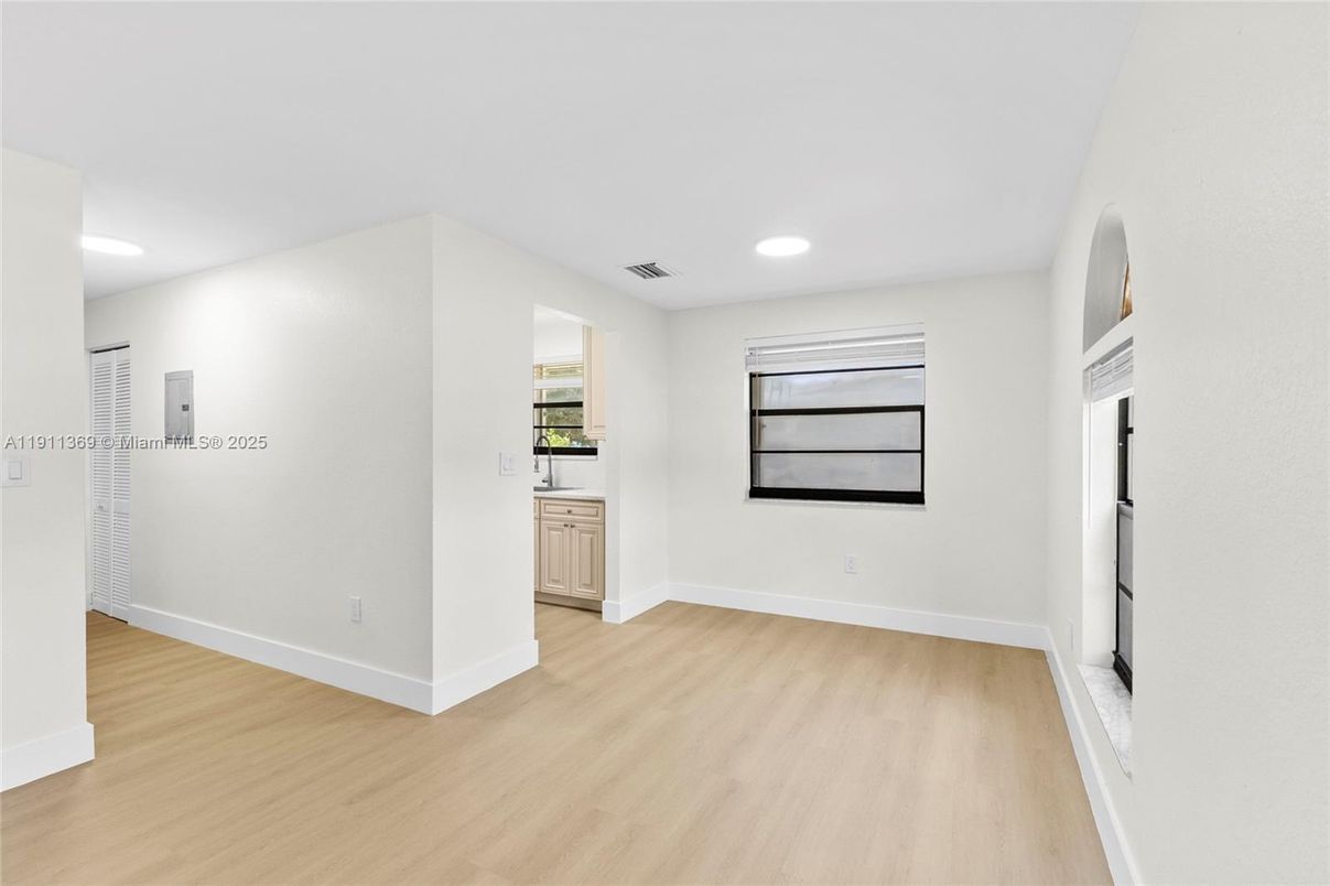Empty room, Interior, Recessed Lighting, Wood Texture Flooring