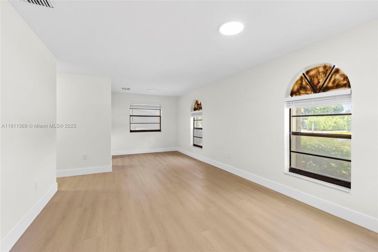 Empty room, Interior, Recessed Lighting, Wood Texture Flooring