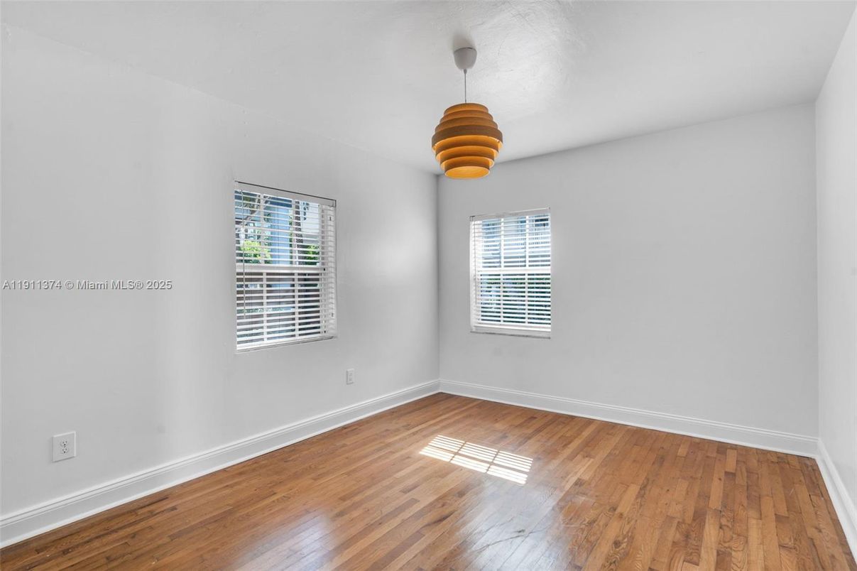 Empty room, Interior, Pendant Lights, Wood Texture Flooring
