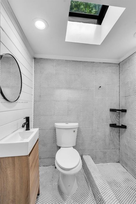 Bathroom, Interior, Recessed Lighting
