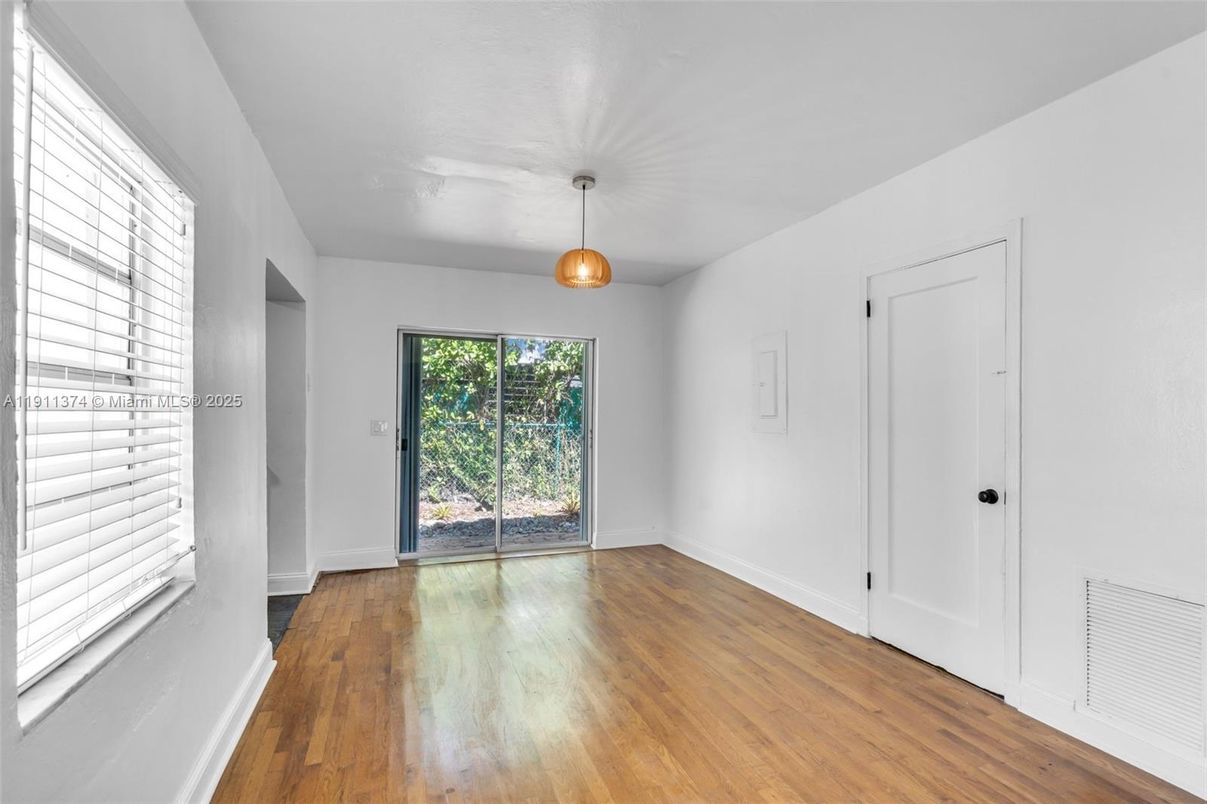 Empty room, Interior, Pendant Lights, Wood Texture Flooring
