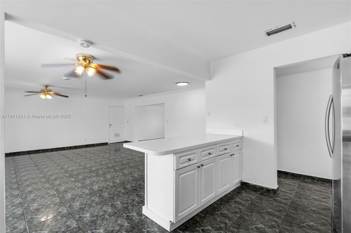 Empty room, Interior, Kitchen, Recessed Lighting