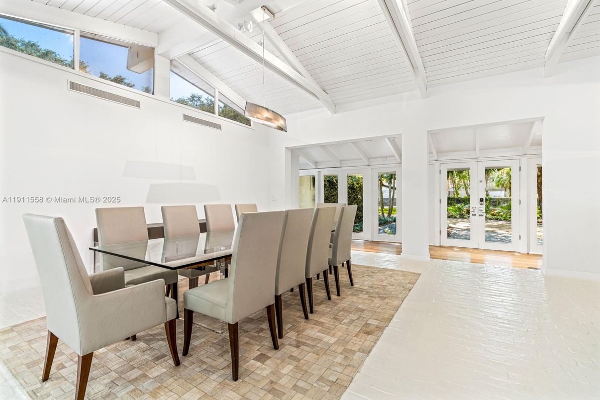 Dining room, Interior