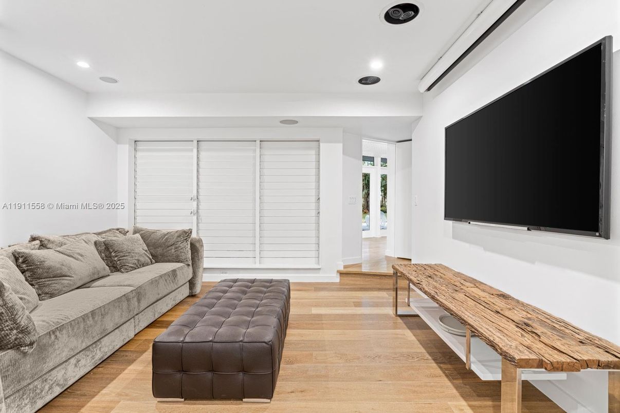 Interior, Living room, Recessed Lighting, Wood Texture Flooring