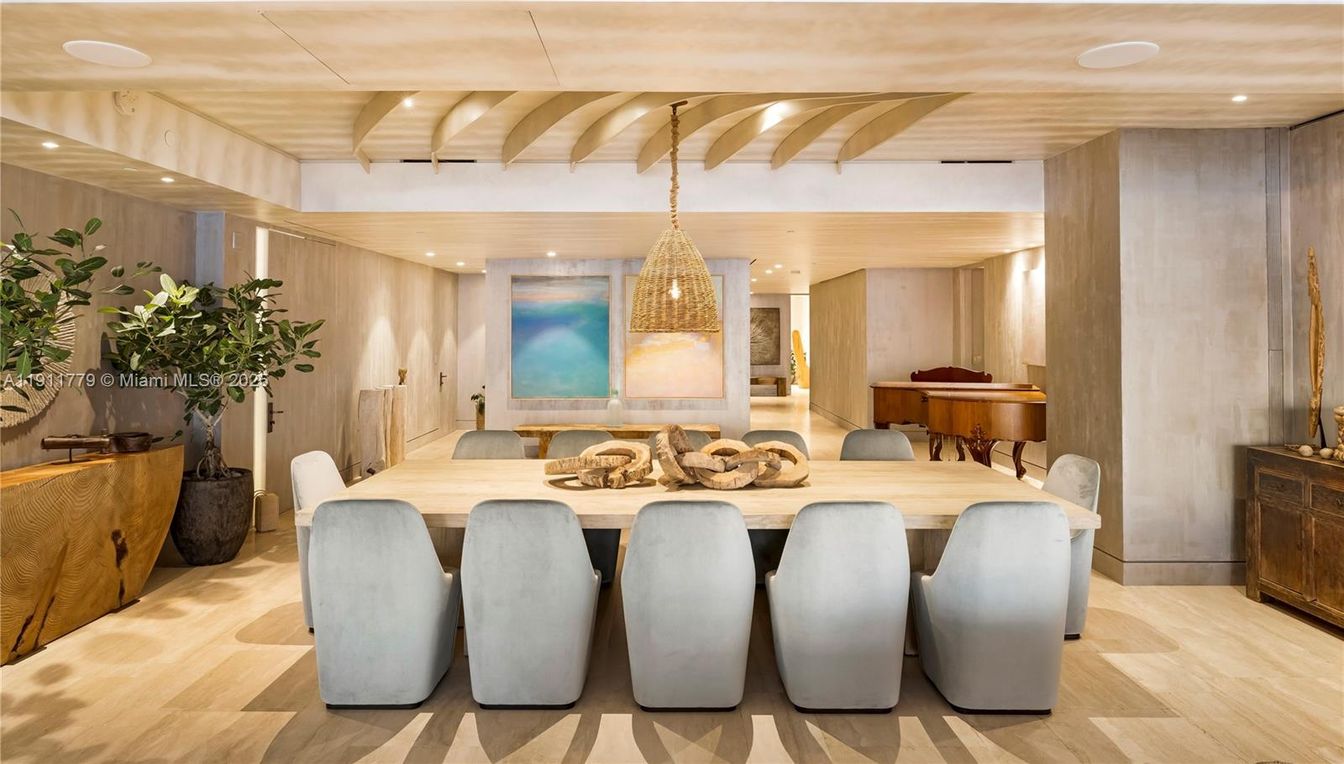 Chandelier, Dining room, Interior, Piano, Recessed Lighting, Wood Texture Flooring