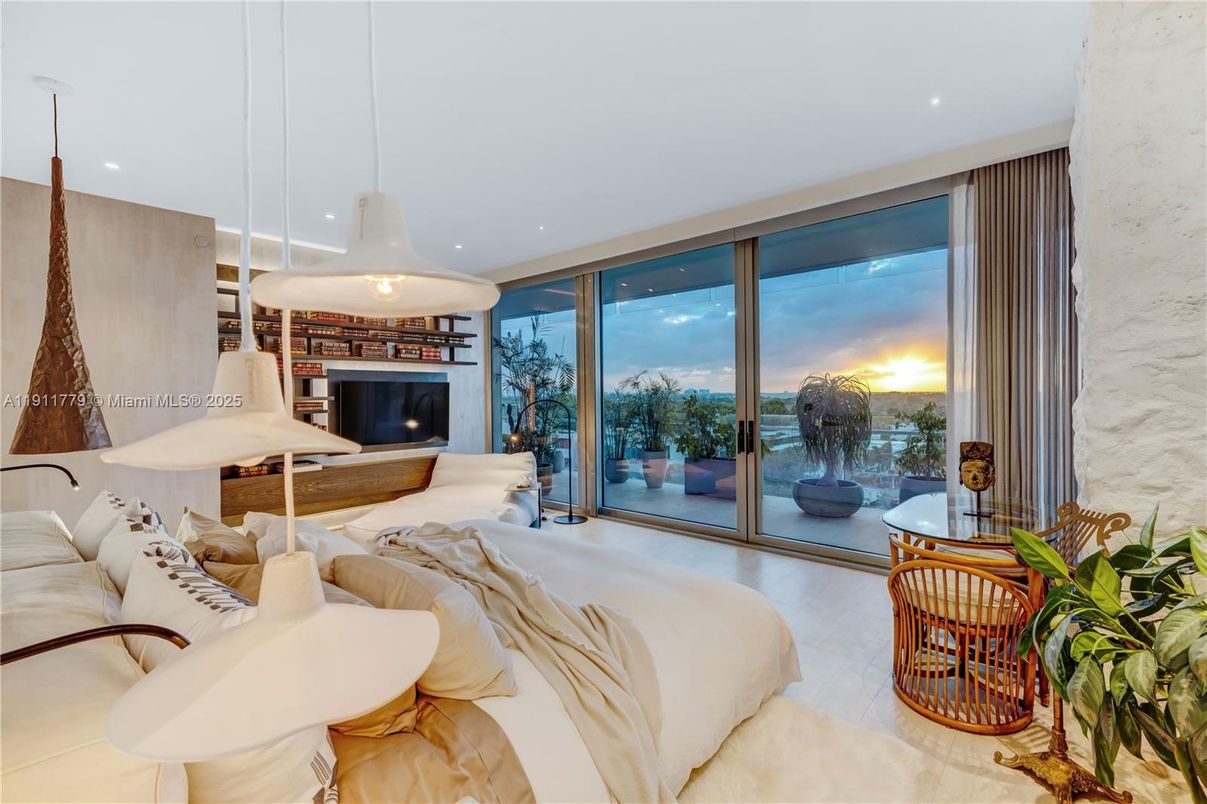 Fireplace, Interior, Living room, Pendant Lights, Recessed Lighting, Water