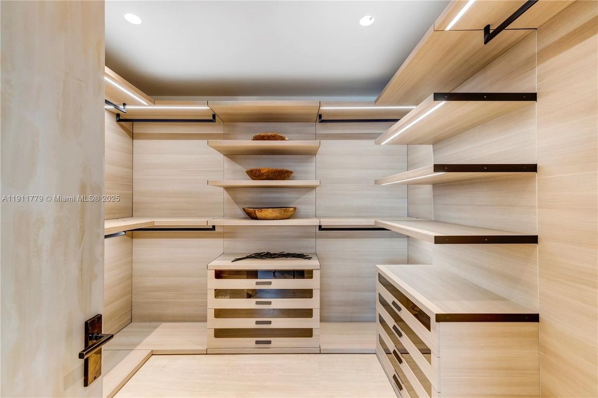 Interior, Recessed Lighting, Walk-in Closets