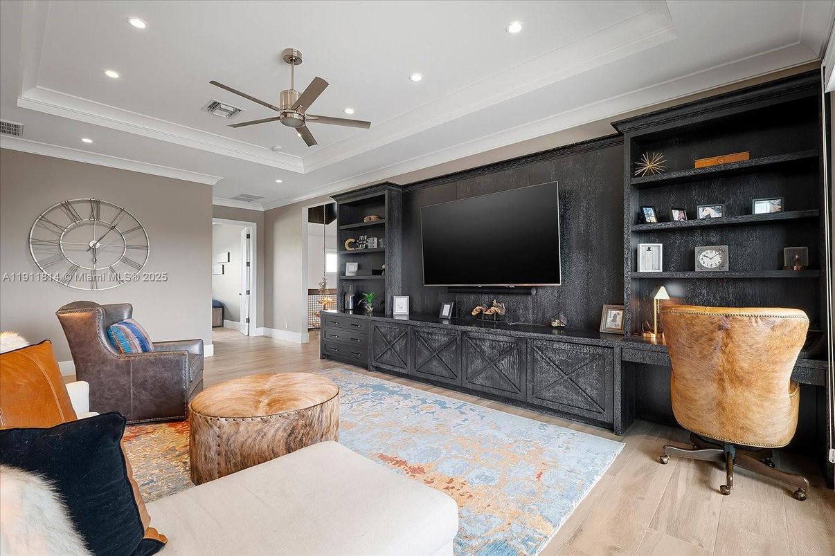 Home Office, Interior, Recessed Lighting, Wood Texture Flooring