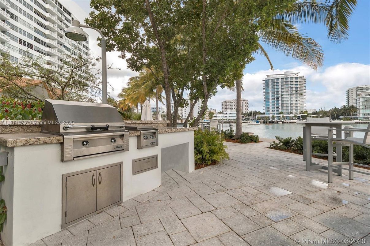 Exterior, Outdoor Kitchen, Water