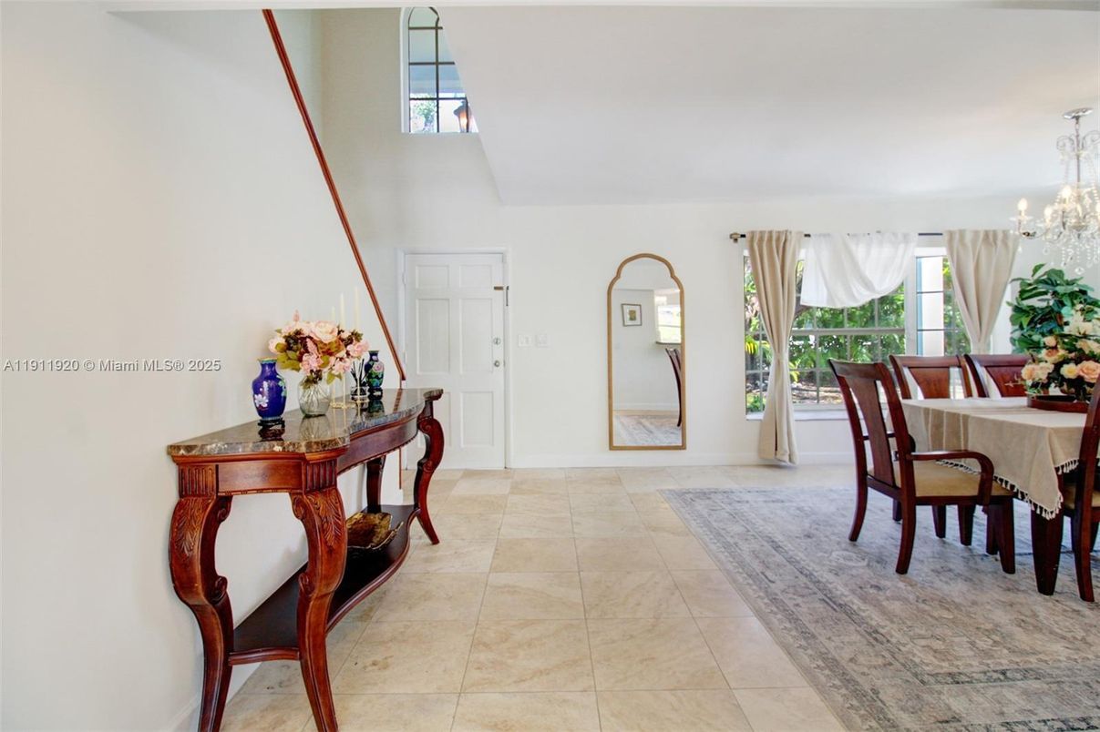 Chandelier, Dining room, Interior