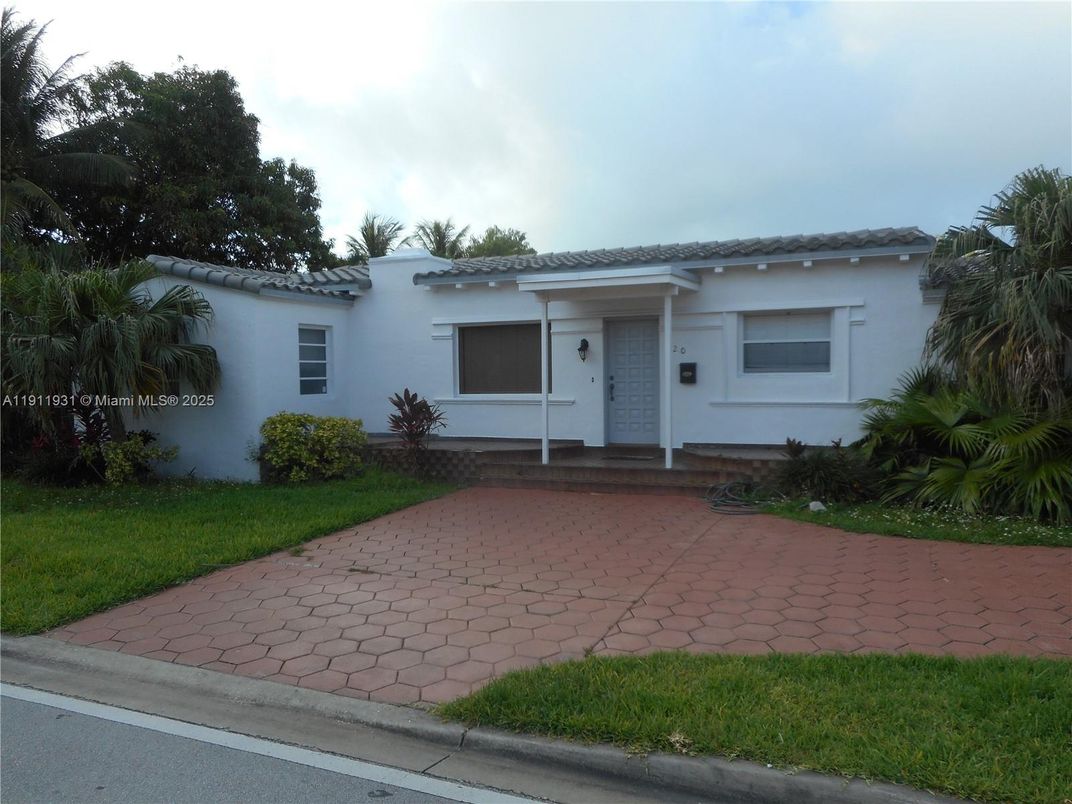 Exterior, Facade, Spanish Mediterranean