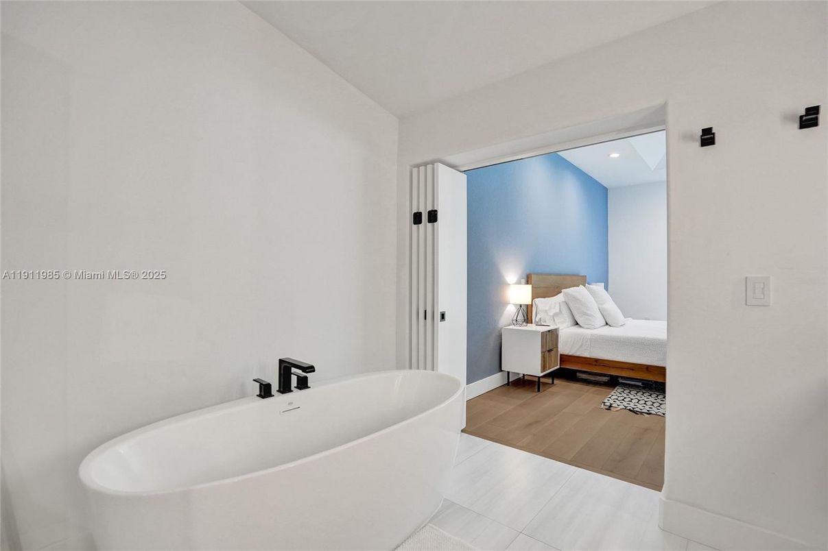 Bathroom, Bedroom, Free Standing Baths, Interior, Recessed Lighting, Wood Texture Flooring