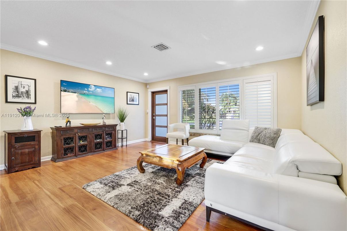 Interior, Living room, Recessed Lighting, Wood Texture Flooring