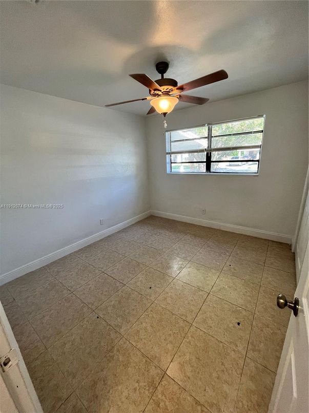 Empty room, Interior