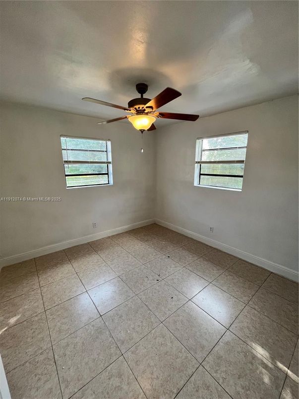 Empty room, Interior