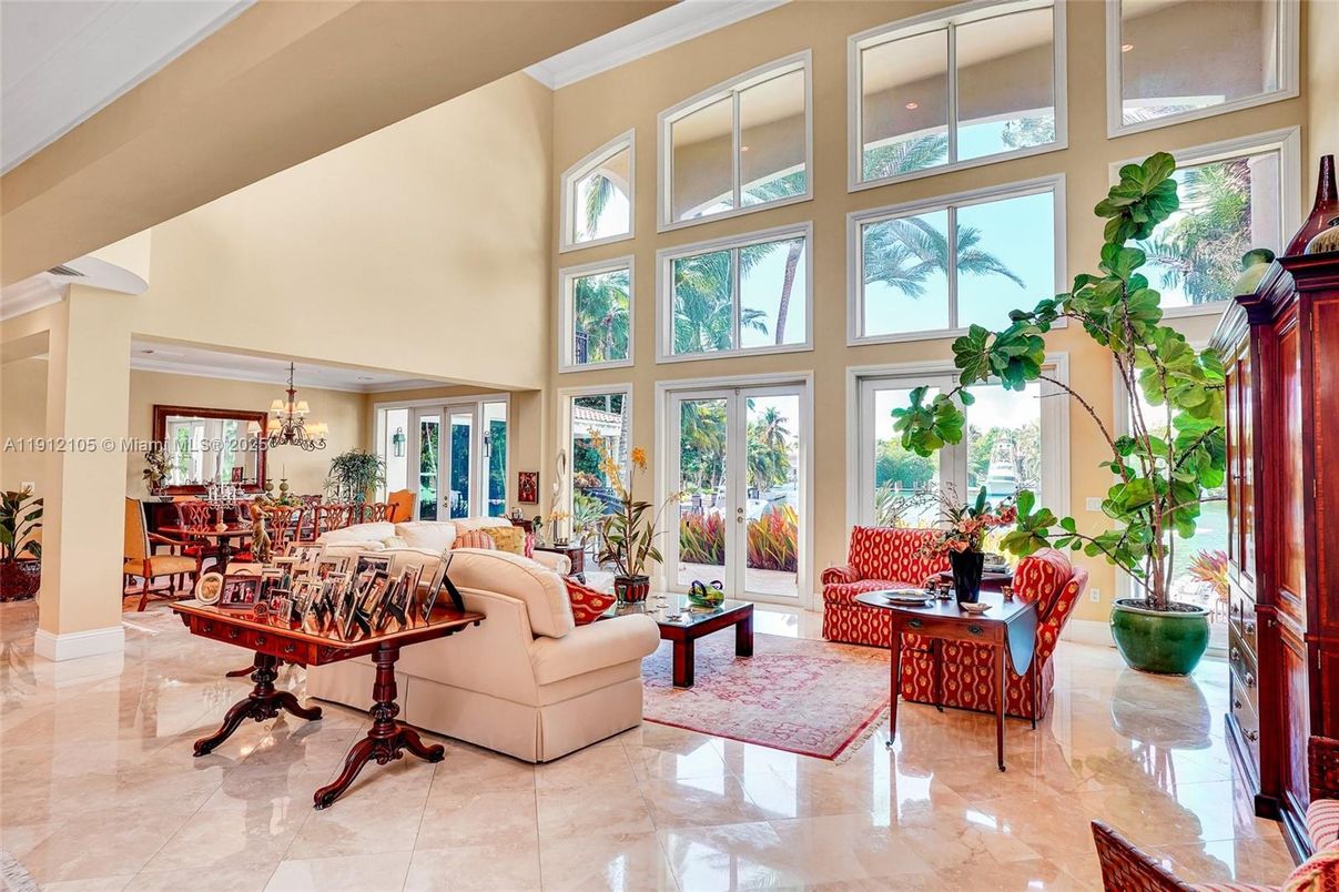 Chandelier, Dining room, Interior, Living room