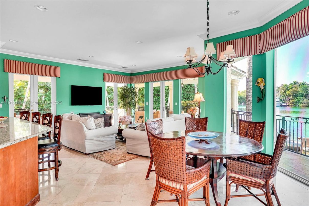 Dining room, Interior, Living room, Pendant Lights, Recessed Lighting, Water