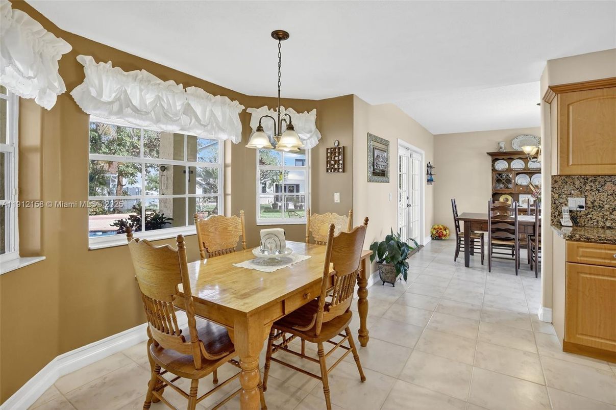 Chandelier, Dining room, Interior, Pendant Lights