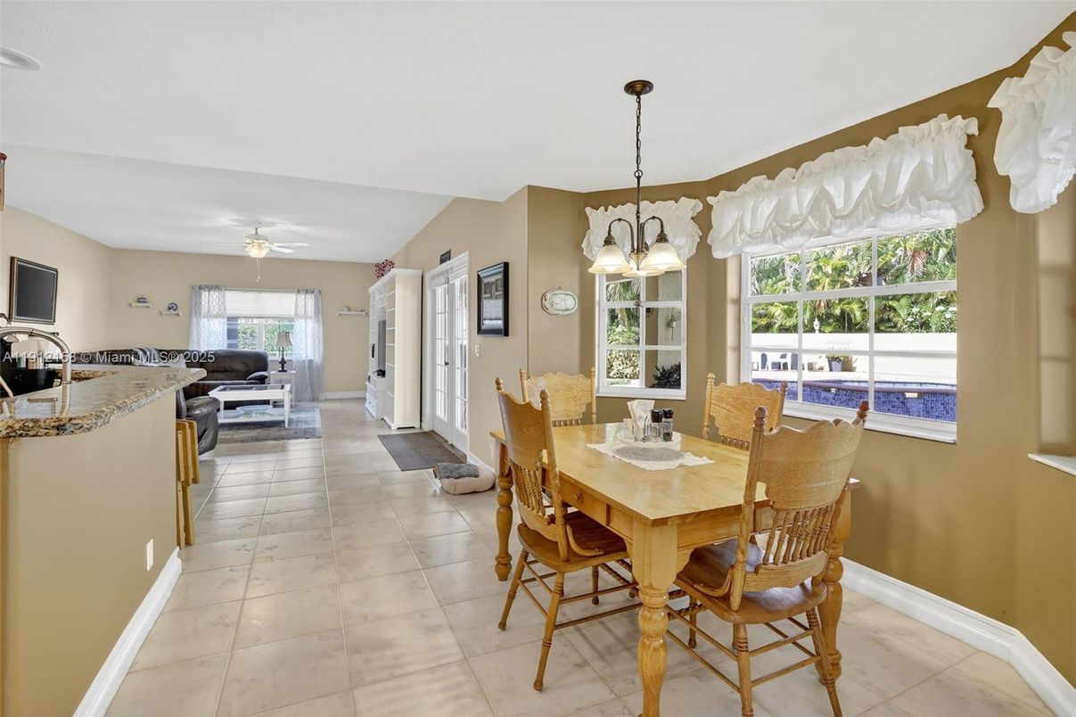 Dining room, Interior, Living room, Pendant Lights