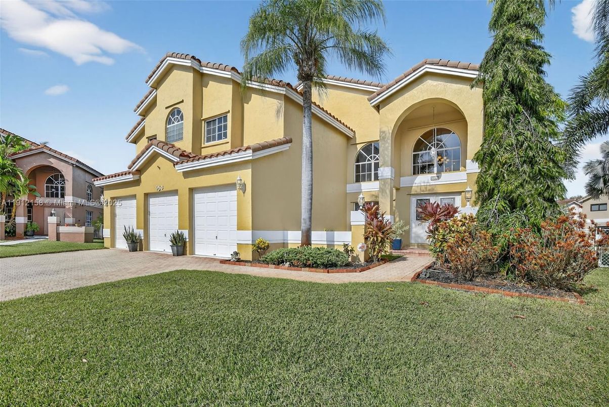 Attached, Backyard, Exterior, Facade, Mediterranean