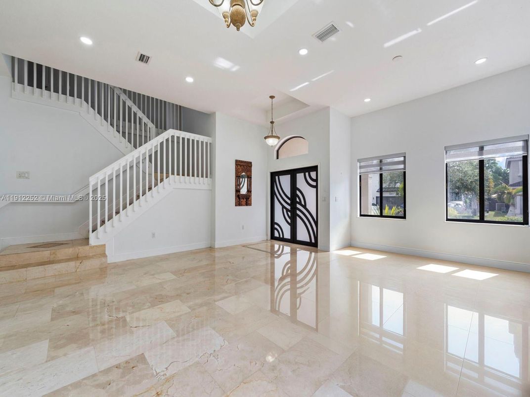 Empty room, Interior, Pendant Lights, Recessed Lighting