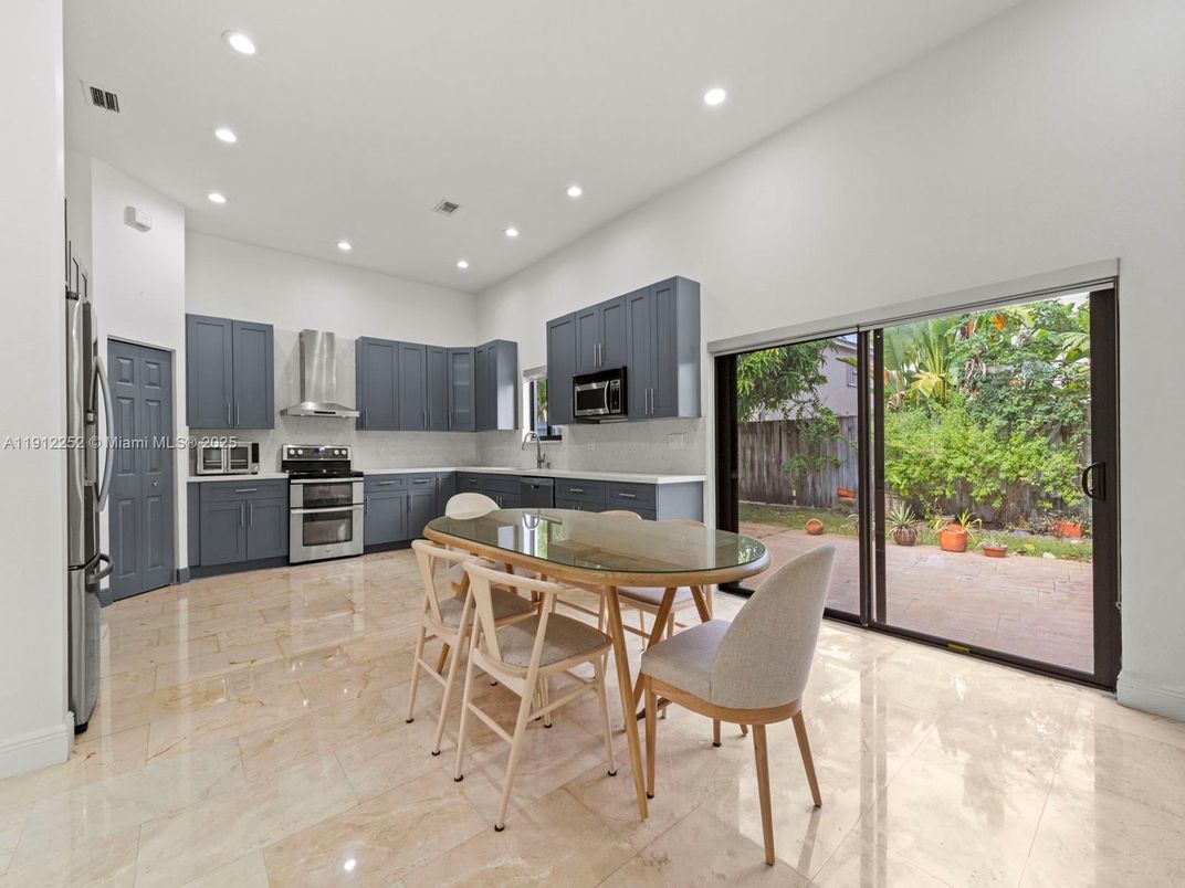 Dining room, Interior, Kitchen, Recessed Lighting, Stainless Steel Appliances