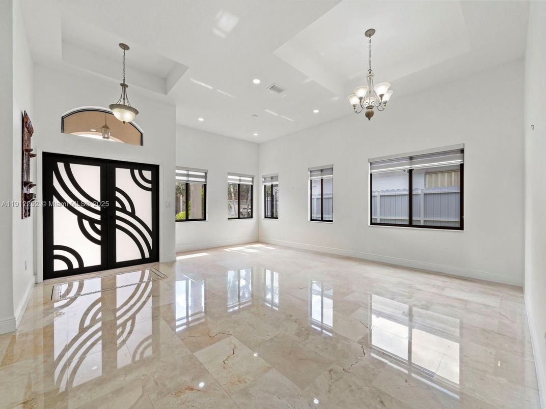 Chandelier, Empty room, Interior, Pendant Lights, Recessed Lighting