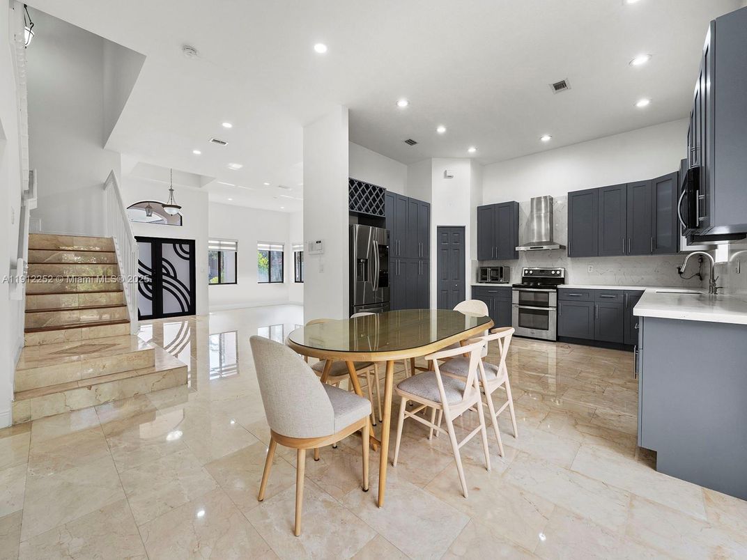 Dining room, Interior, Kitchen, Recessed Lighting, Stainless Steel Appliances
